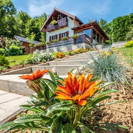 Holiday Home Mare Near River Karlovac Exterior photo